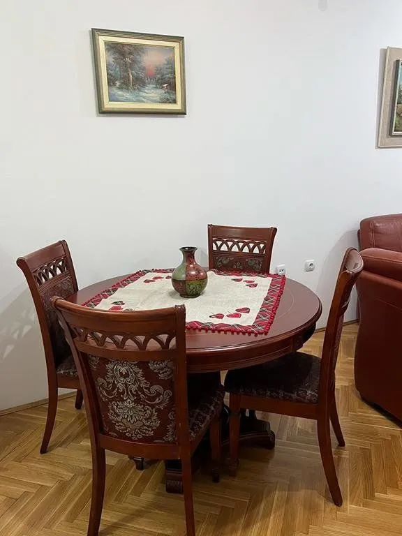 Izdavanje, jednosoban stan, 45m², Blok 9, Podgorica