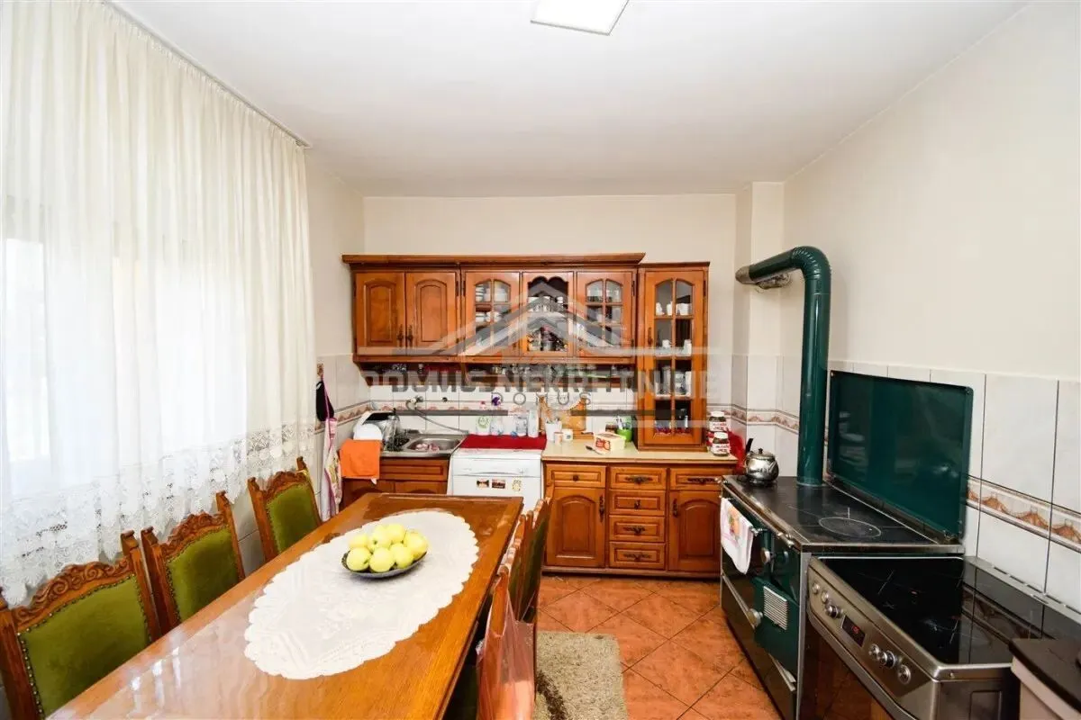Prodaja, kuća, 230m², Stari Aerodrom, Podgorica