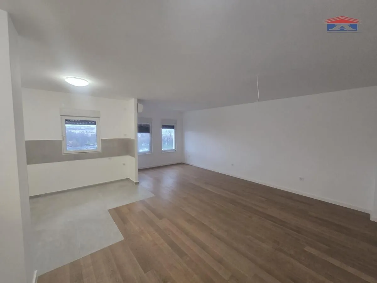 Prodaja, stan, 129m², Salajka, Novi Sad Sve Podlokacije