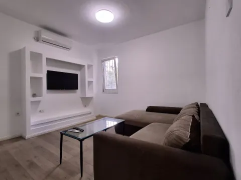 Izdavanje, stan, 68m², Stari Aerodrom, Podgorica - image 1