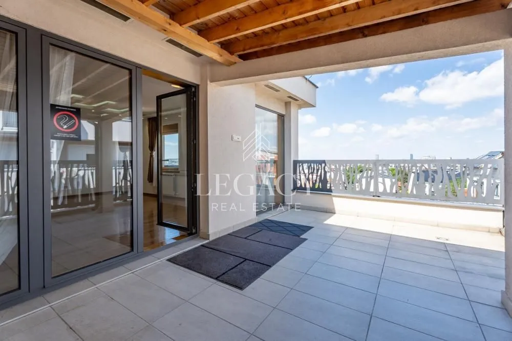 Prodaja, četvorosoban stan, 140m², Šumice, Beograd