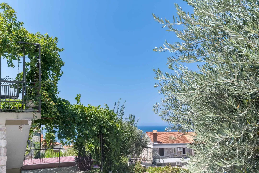 Sale, two bedroom apartment, 77m², Sveti Stefan, Budva