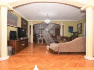 Izdavanje,  kuća, 752m2, Zelenika, Podgorica