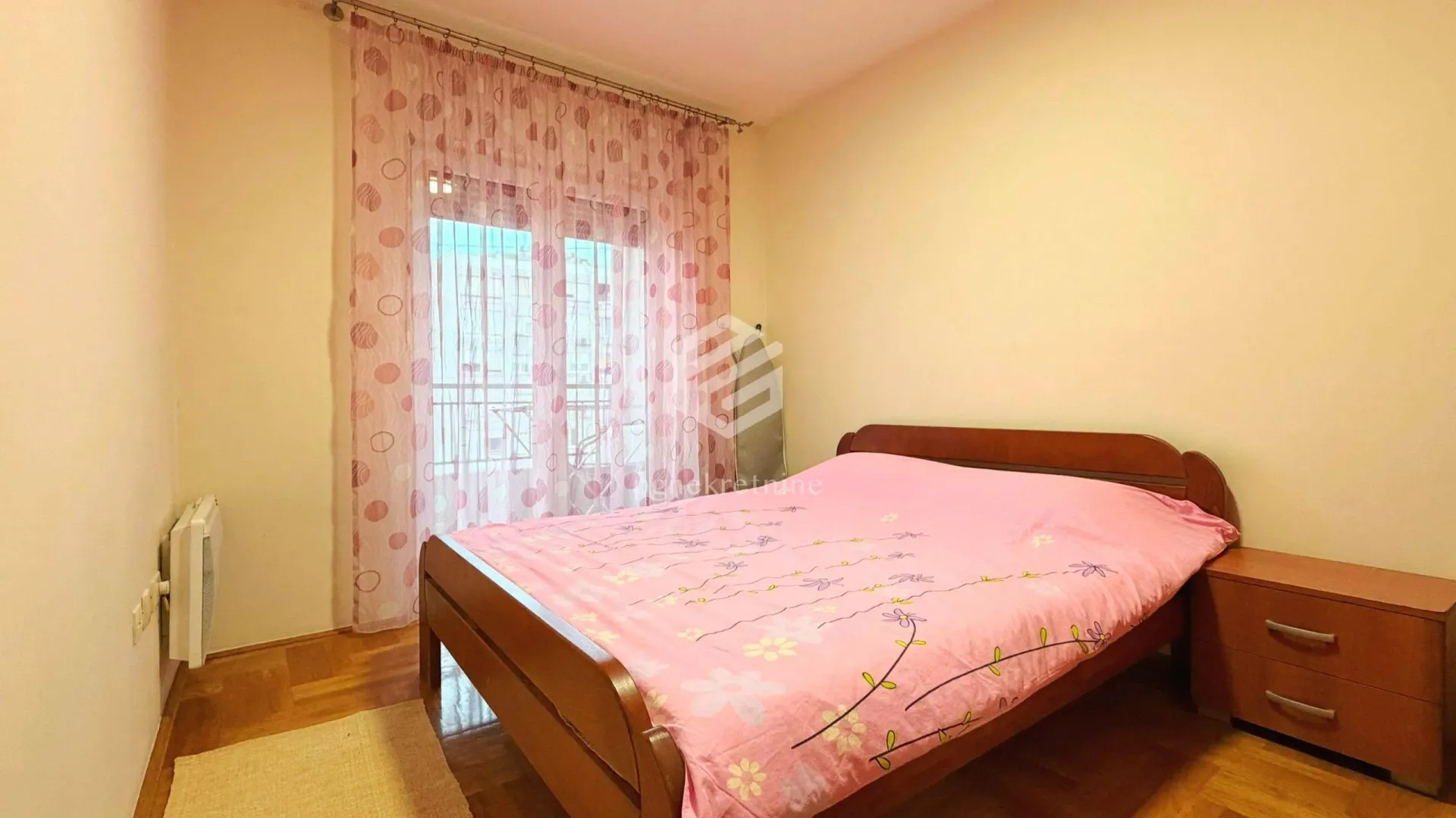 Rent, one bedroom apartment, 45m², Pobrežje, Podgorica