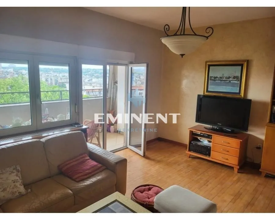 Izdavanje, četvorosoban stan, 94m², Čubura, Beograd