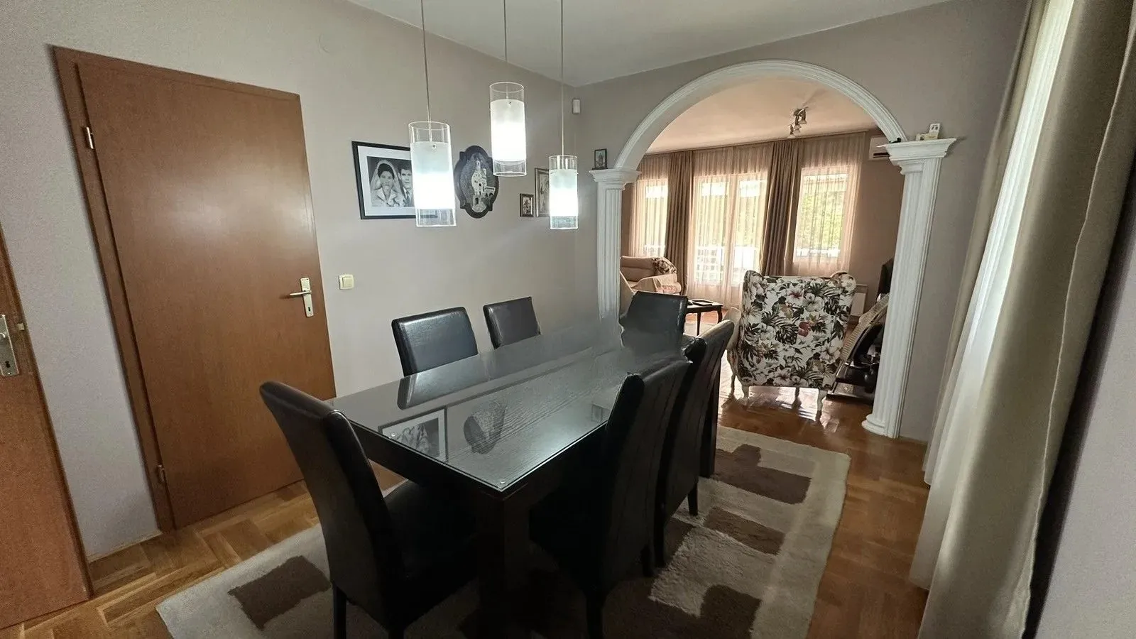 Prodaja, kuća, 301m², Centar, Podgorica