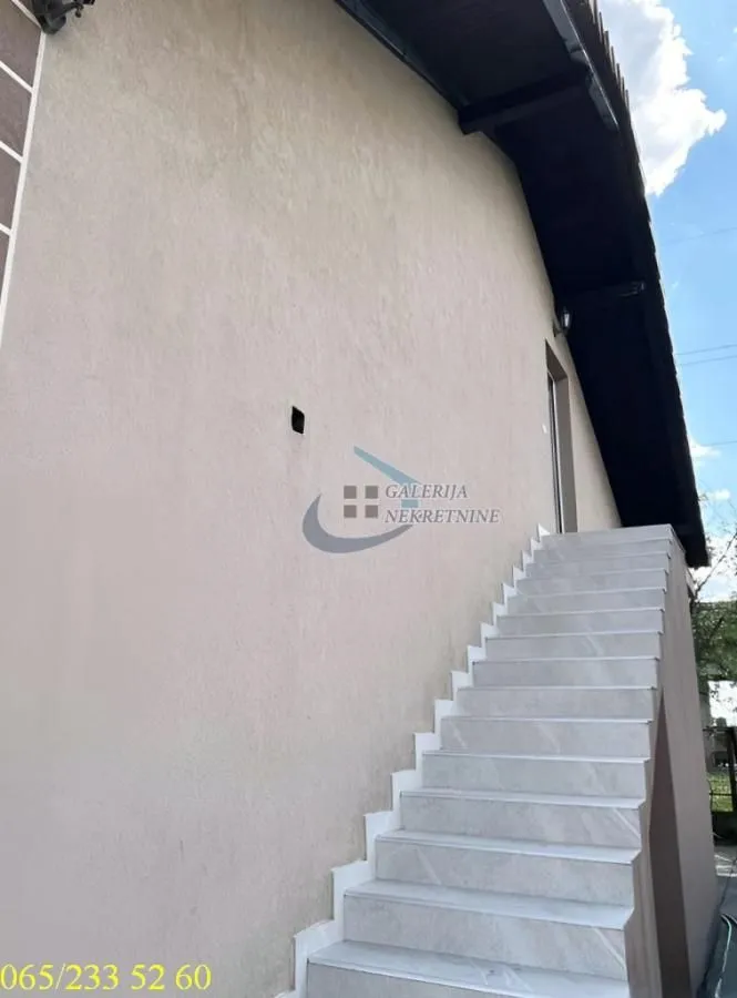 Prodaja, kuća, 290m², Centar, Inđija