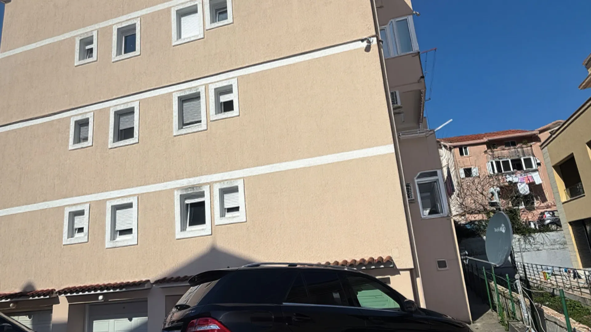 Rent, four bedroom apartment, 120m², Škaljari, Kotor