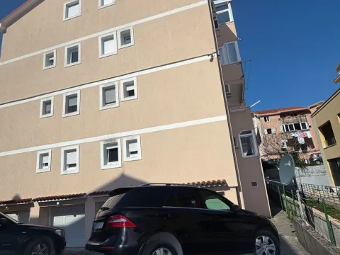 Izdavanje, četvorosoban stan, 120m², Škaljari, Kotor - image 20