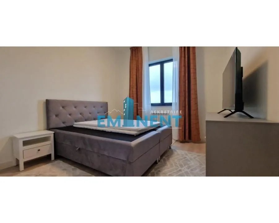 Izdavanje, trosoban stan, 72m², Savski Venac, Beograd