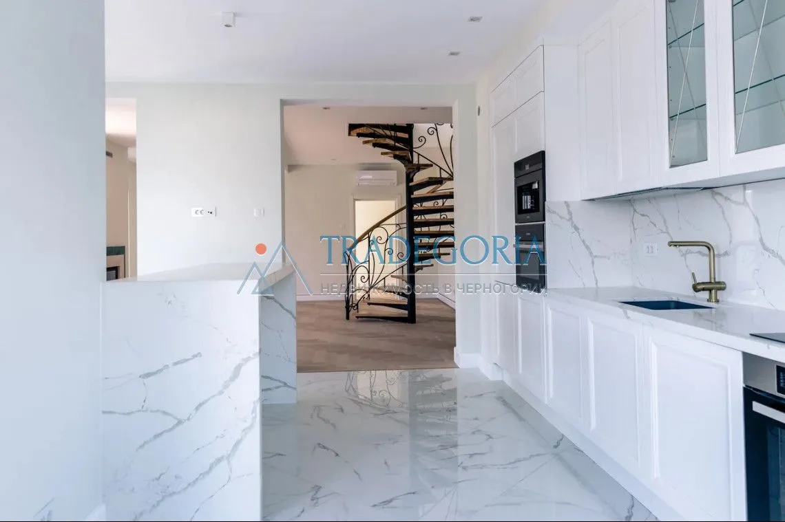 Prodaja, dvosoban stan, 151m², Đenovići, Herceg Novi