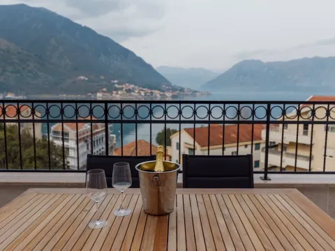 Prodaja, trosoban stan, 82m², Dobrota, Kotor - image 17