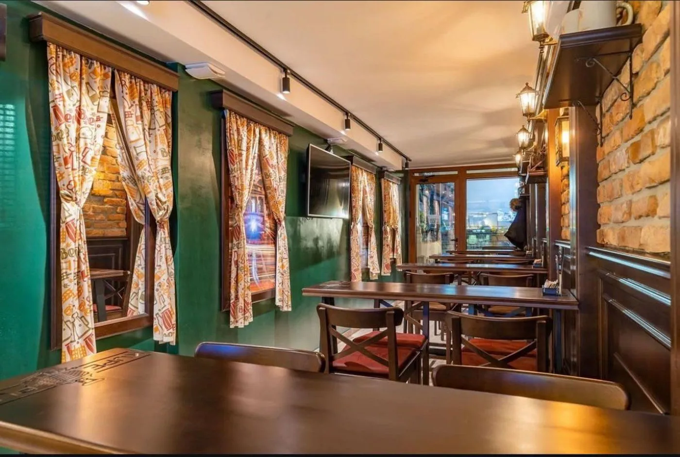 Izdavanje, poslovni prostor, 40m², Blok 5, Podgorica