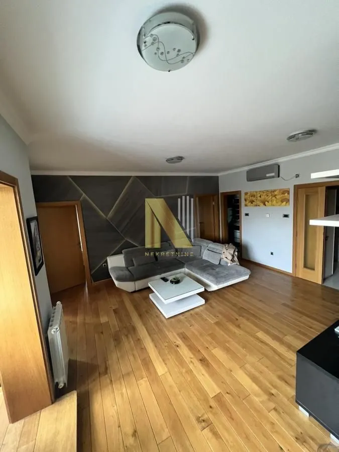 Izdavanje, trosoban stan, 62m², Centar, Novi Sad
