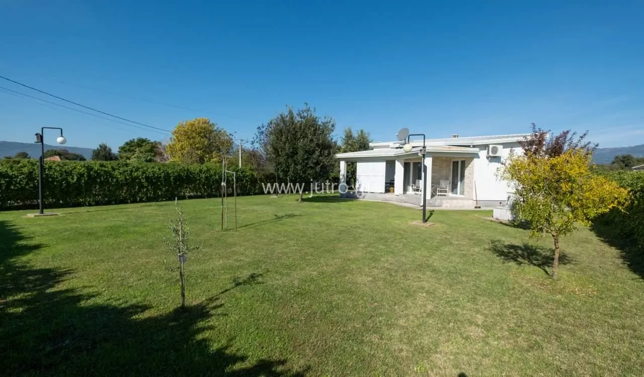 Rent, house, 200m², Spuž, Danilovgrad