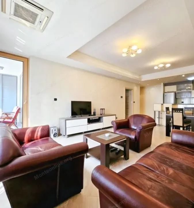 Prodaja, trosoban stan, 90m², Rozino, Budva