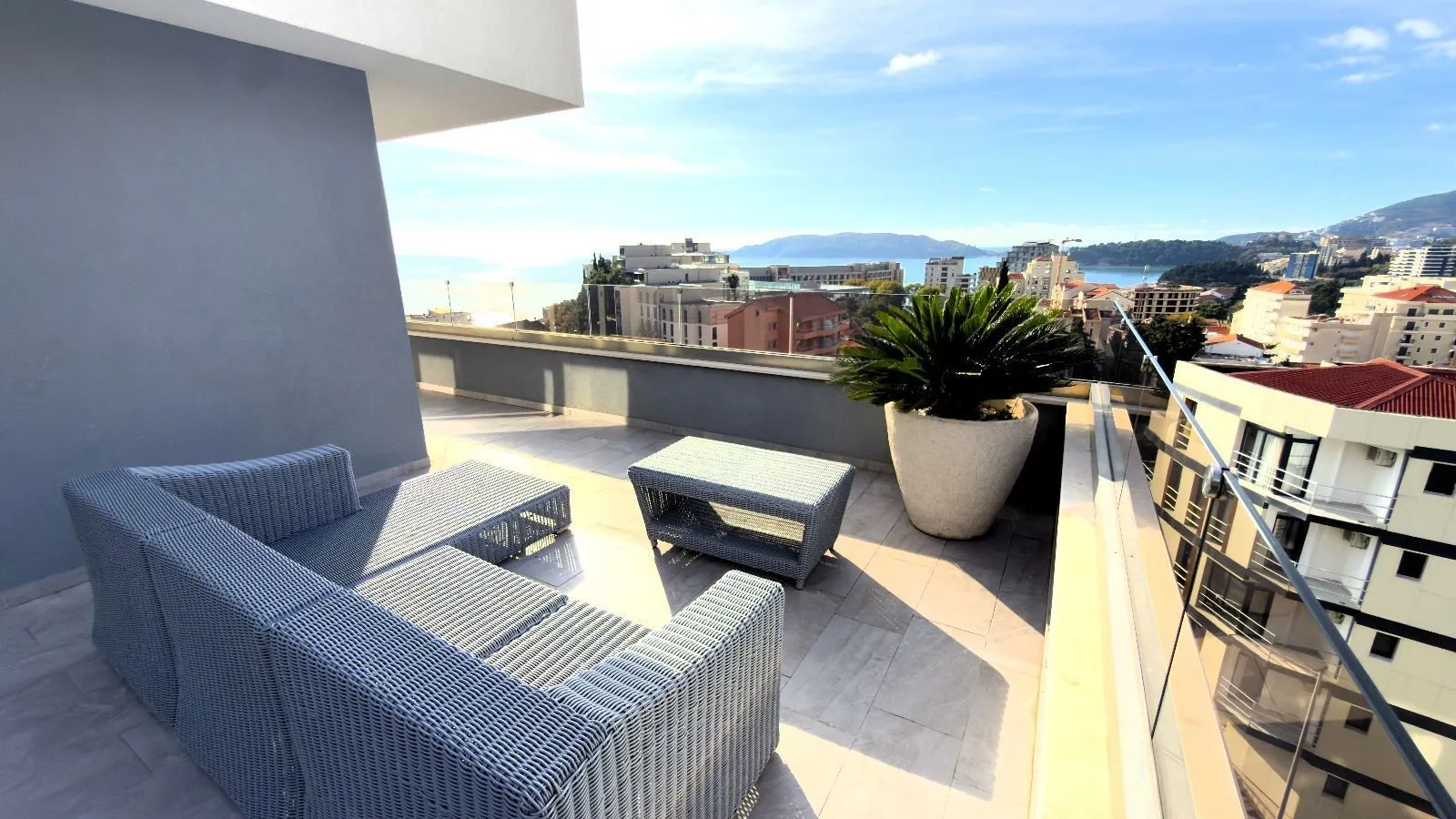 Sale, three bedroom apartment, 184m², Bečići, Budva