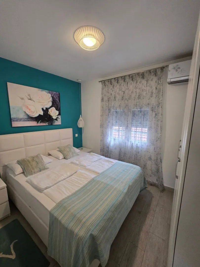 Izdavanje, dvosoban stan, 56m², Centar, Tivat