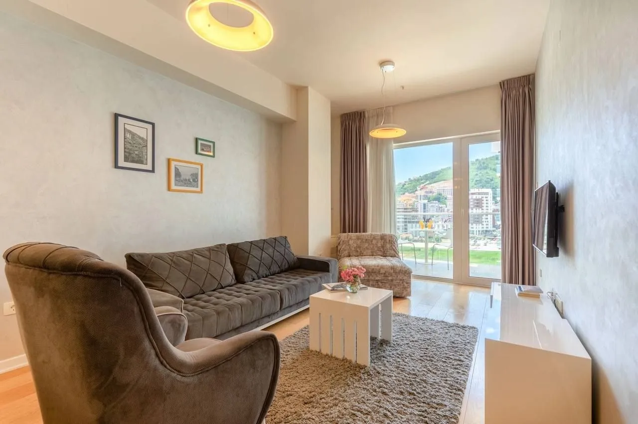 Rent, one bedroom apartment, 56m², Tre Canne, Budva