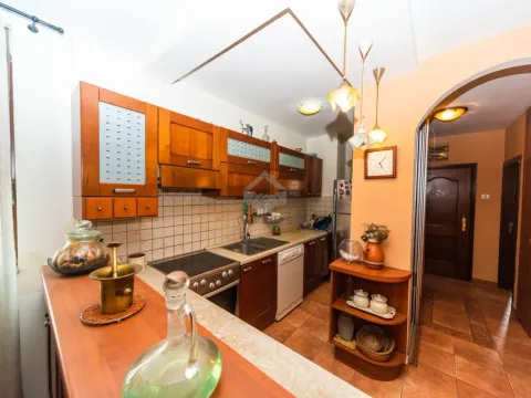 Izdavanje, trosoban stan, 90m², Centar, Podgorica - image 4