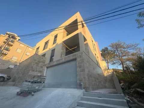 Prodaja, kuća, 263m², Mažina, Tivat