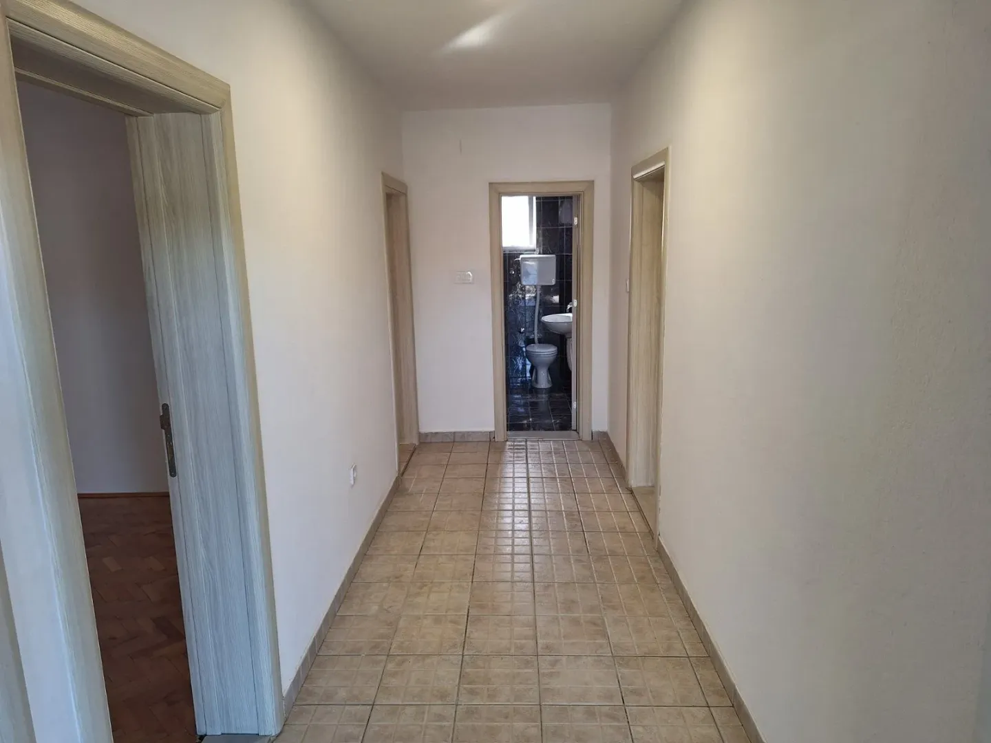 Izdavanje, četvorosoban stan, 120m², Zagorič, Podgorica