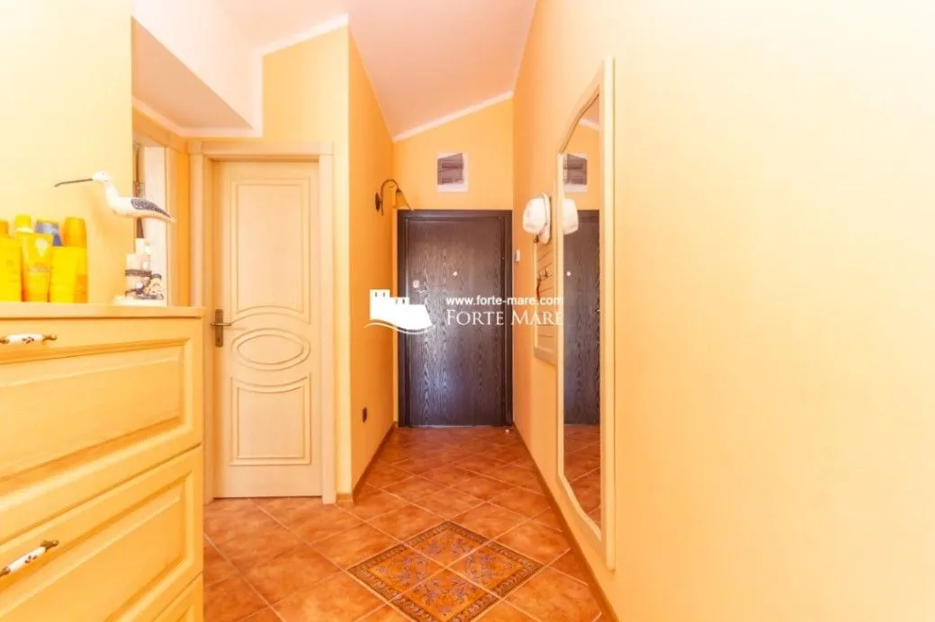 Prodaja, dvosoban stan, 88m², Đenovići, Herceg Novi