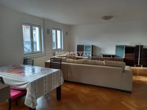  House for Sale, 490m2, Mali Mokri Lug, Zvezdara, Beograd