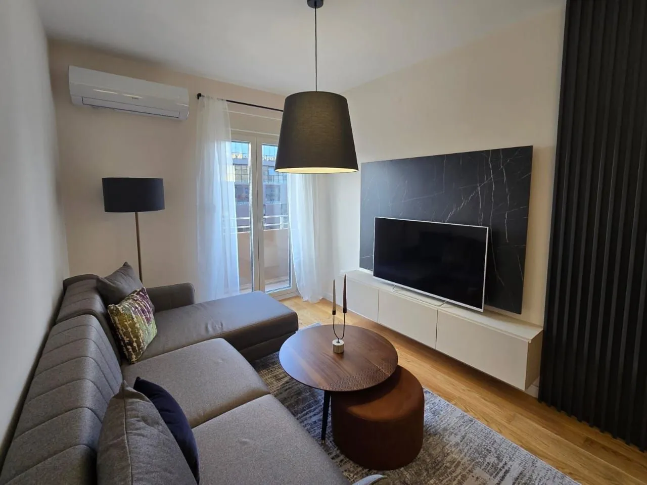 Izdavanje, jednosoban stan, 42m², Central Point, Podgorica