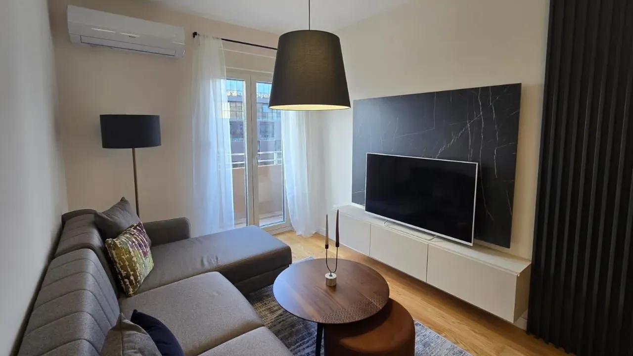 Izdavanje, jednosoban stan, 42m², Central Point, Podgorica