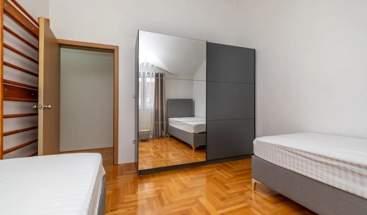 Prodaja, kuća, 258m², Pod Goricom, Podgorica