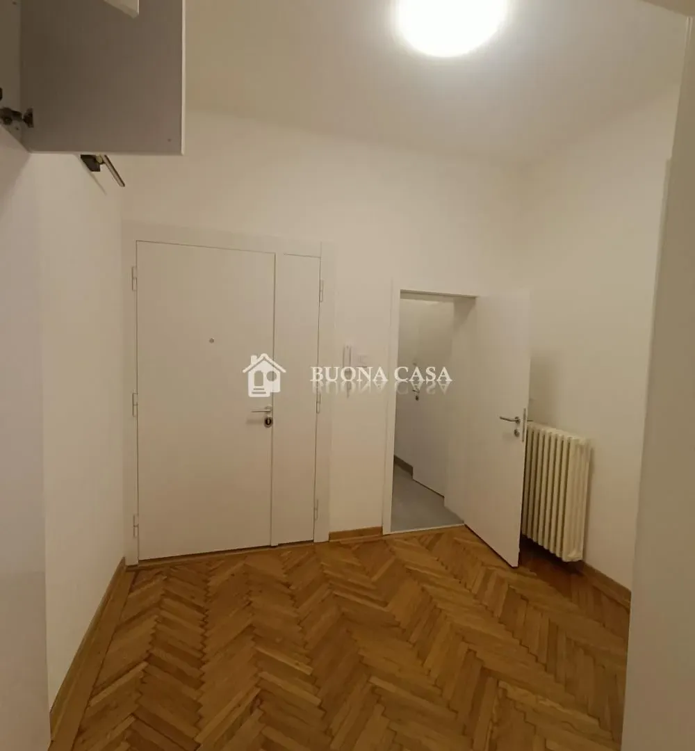 Izdavanje, četvorosoban stan, 120m², Stari Grad, Beograd