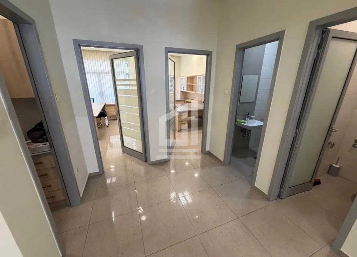 Rent, office space, 155m², Stari Aerodrom, Podgorica