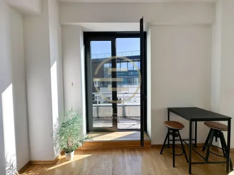 Bright living room with access to the terrace and a dining table with chairs. - image 15