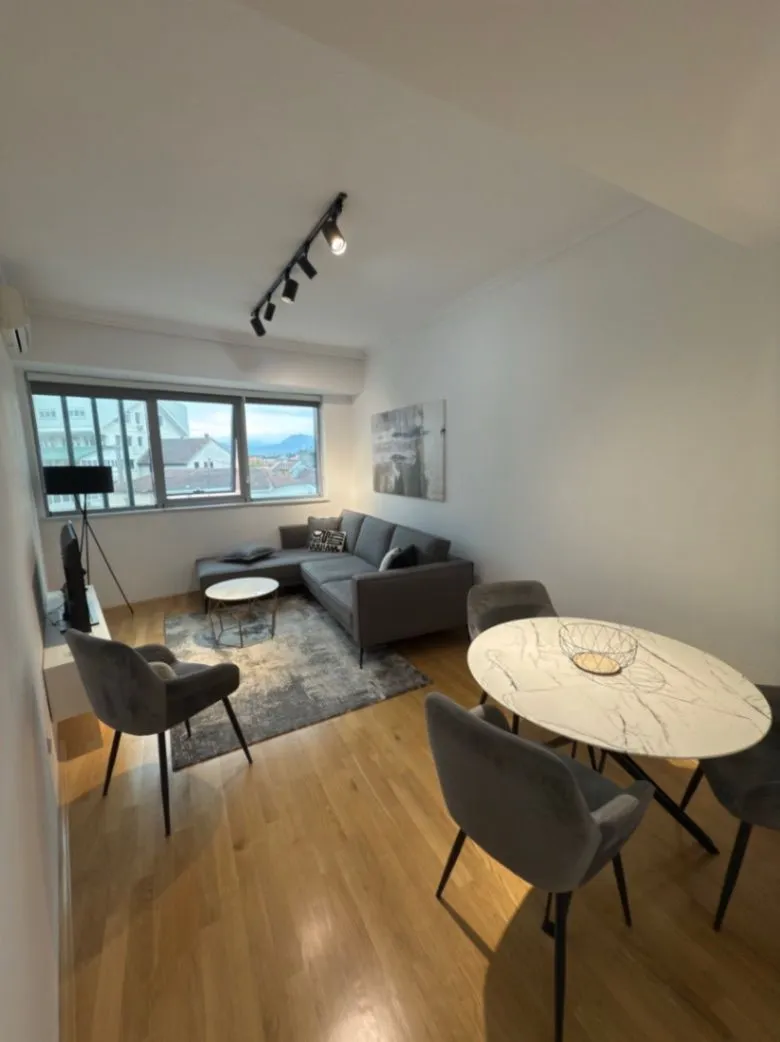 Izdavanje, jednosoban stan, 55m², Centar, Podgorica