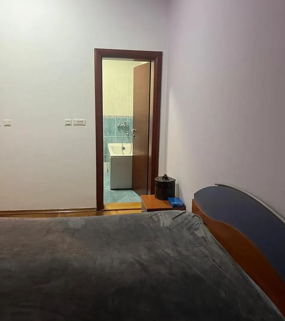 Izdavanje, trosoban stan, 130m², Preko Morače, Podgorica