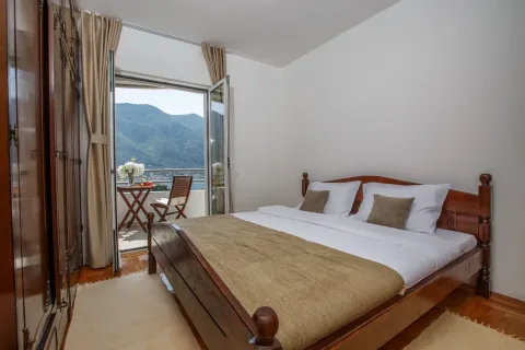 Rent, two bedroom apartment, 85m², Dobrota, Kotor - image 11