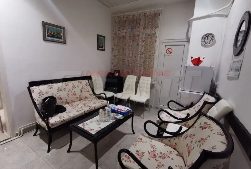 Izdavanje, poslovni prostor, 33m², Zemun Sve Podlokacije, Beograd