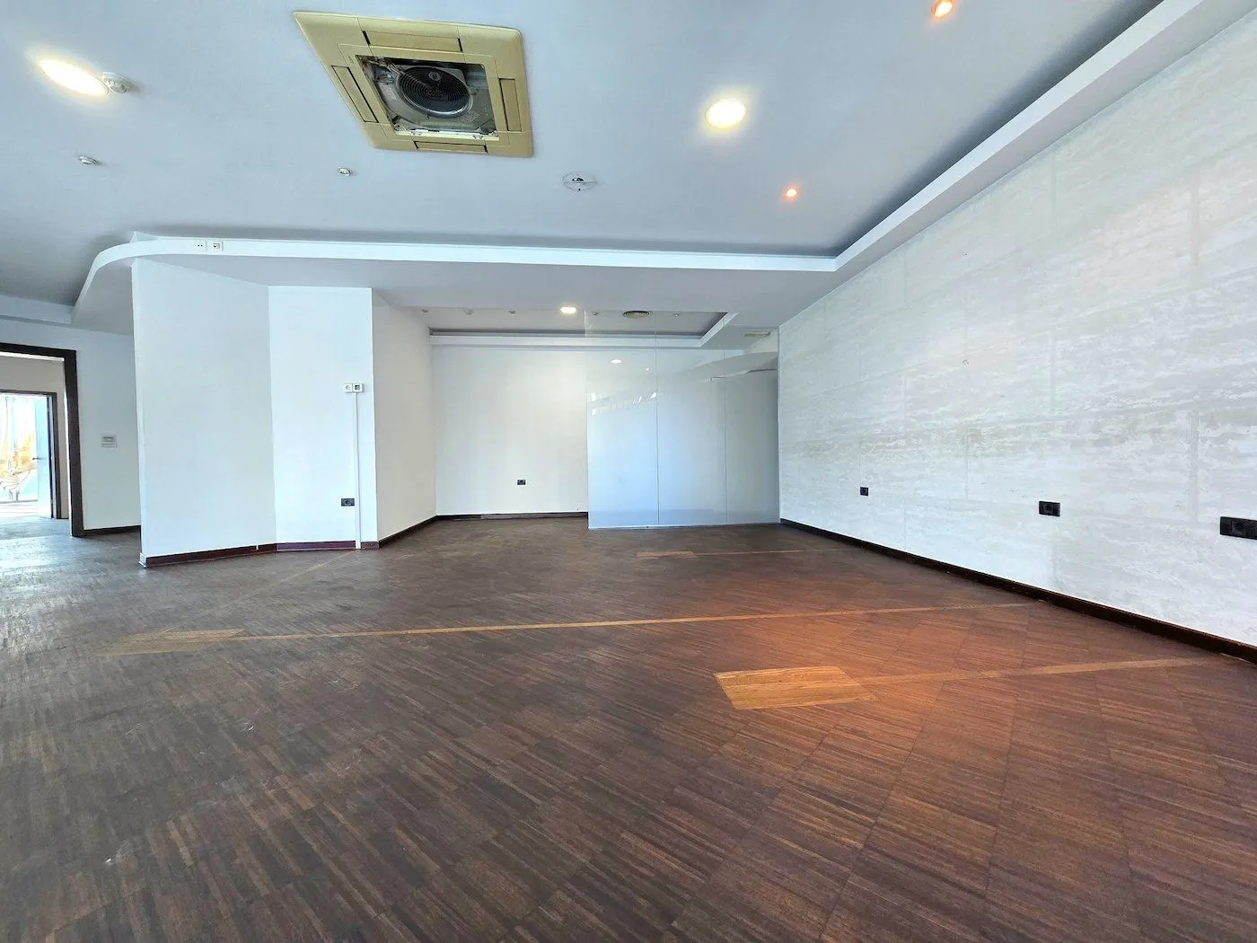 Rent, office space, 450m², Preko Morače, Podgorica