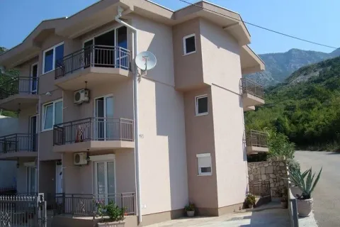 Ugostiteljski objekat in Čanj