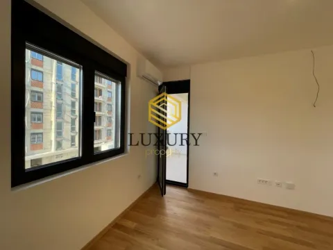 Izdavanje, poslovni prostor, 47m², City Kvart, Podgorica - image 7