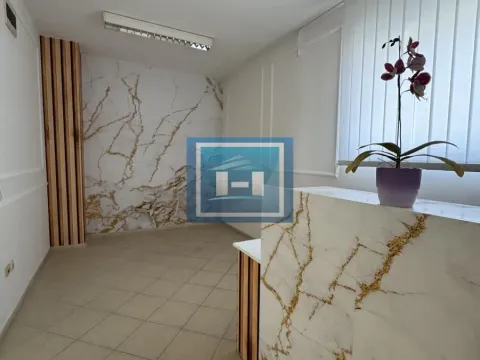 Izdavanje, poslovni prostor, 110m², Ćuprija, Srbija - image 13