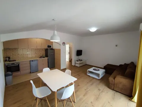 Rent, one bedroom apartment, 70m², Škaljari, Kotor - image 8