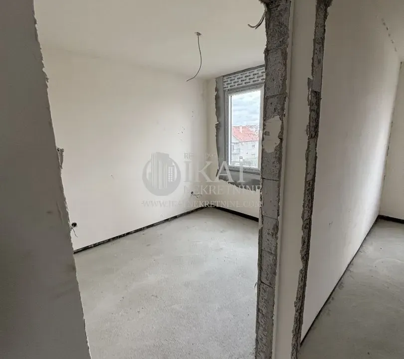 Prodaja, četvorosoban stan, 80m², Nova Pazova, Stara Pazova