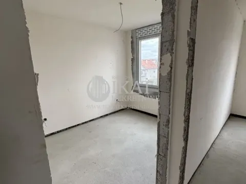 Prodaja, četvorosoban stan, 80m2, Nova Pazova, Stara Pazova
