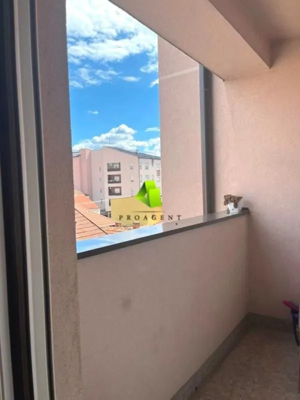Rent, office space, 48m², Medijana, Niš