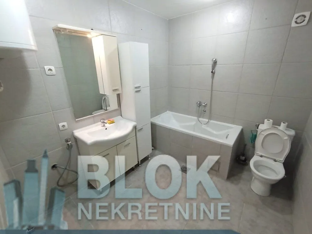 Izdavanje, dvosoban stan, 65m², Blok 5, Podgorica