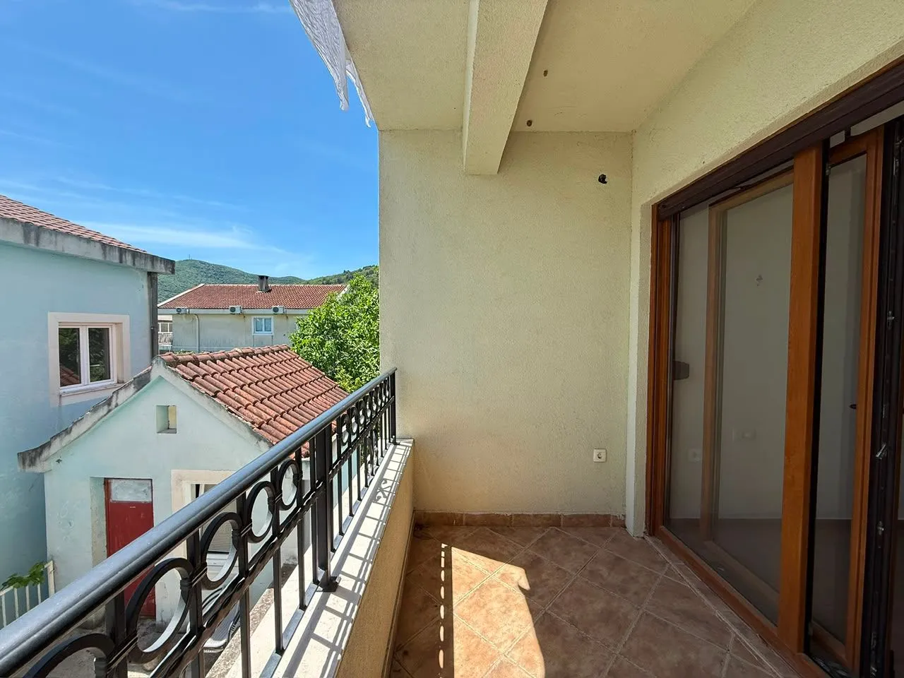 Prodaja, jednosoban stan, 40m², Podmaine, Budva