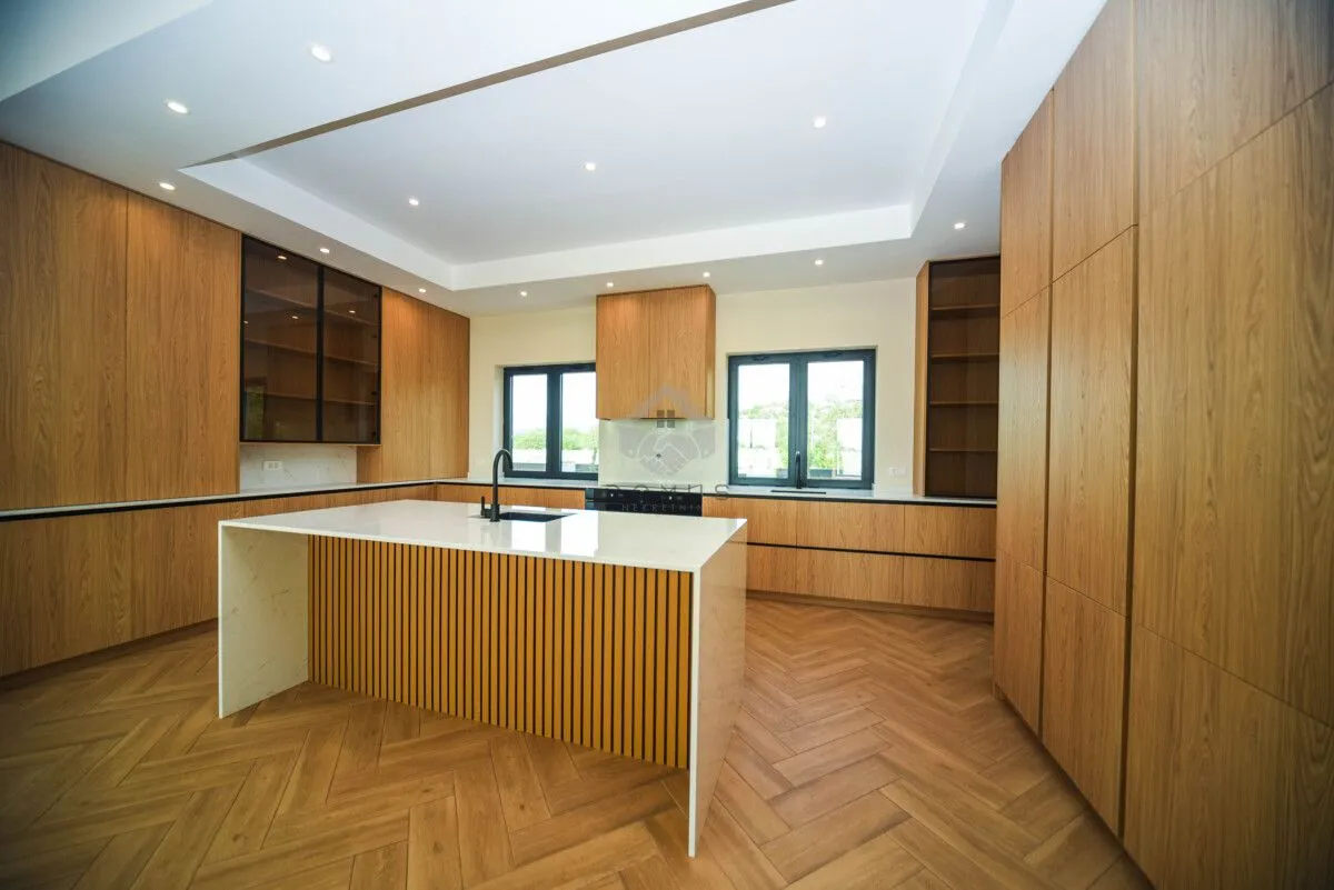 Izdavanje, kuća, 350m², Tuzi, Podgorica