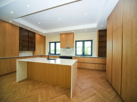 Izdavanje, kuća, 350m², Tuzi, Podgorica - image 13